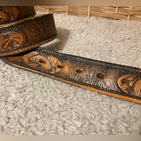 🎣 VNTG Bass Pro Leather Belt - Picture 4 of 7